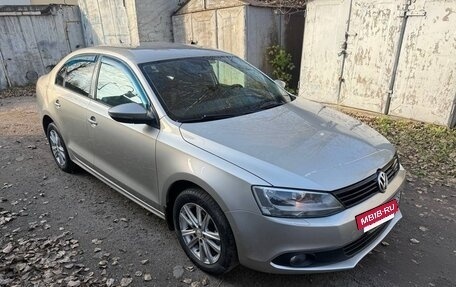 Volkswagen Jetta VII, 2012 год, 999 000 рублей, 3 фотография
