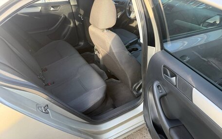 Volkswagen Jetta VII, 2012 год, 999 000 рублей, 11 фотография