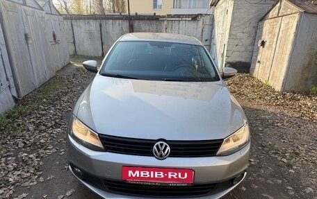 Volkswagen Jetta VII, 2012 год, 999 000 рублей, 2 фотография