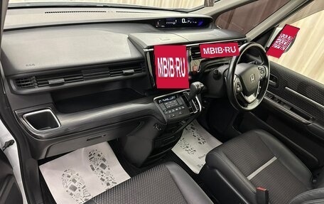 Honda Stepwgn IV рестайлинг, 2015 год, 1 869 000 рублей, 13 фотография