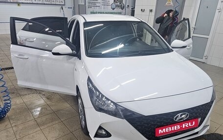 Hyundai Solaris II рестайлинг, 2021 год, 1 750 000 рублей, 1 фотография