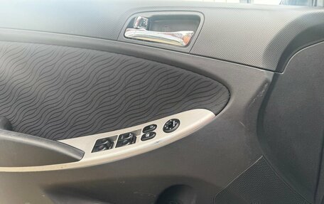 Hyundai Solaris II рестайлинг, 2011 год, 749 900 рублей, 18 фотография