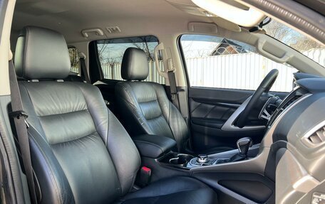 Mitsubishi Pajero Sport III рестайлинг, 2016 год, 3 080 000 рублей, 8 фотография