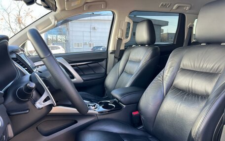 Mitsubishi Pajero Sport III рестайлинг, 2016 год, 3 080 000 рублей, 10 фотография