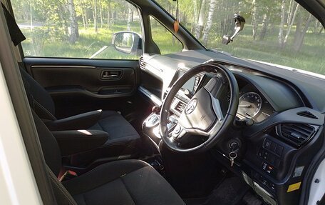 Toyota Esquire I, 2016 год, 1 750 000 рублей, 12 фотография