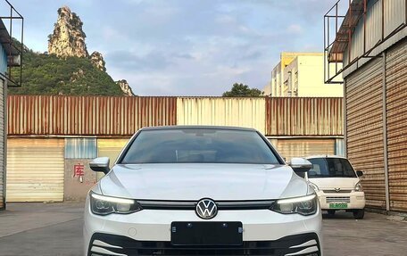 Volkswagen Golf VIII, 2023 год, 1 830 000 рублей, 2 фотография