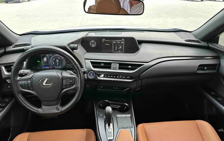 Lexus UX I, 2022 год, 2 780 000 рублей, 11 фотография