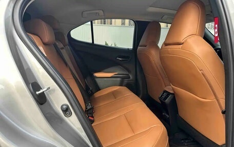 Lexus UX I, 2022 год, 2 780 000 рублей, 16 фотография