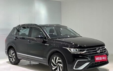 Volkswagen Tiguan II, 2023 год, 2 300 000 рублей, 1 фотография