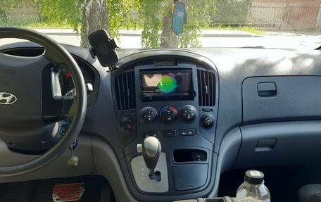 Hyundai Grand Starex Grand Starex I рестайлинг 2, 2010 год, 1 400 000 рублей, 9 фотография