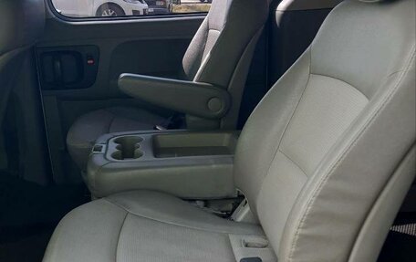 Hyundai Grand Starex Grand Starex I рестайлинг 2, 2010 год, 1 400 000 рублей, 13 фотография