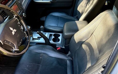 Mitsubishi Pajero IV рестайлинг 2, 2012 год, 2 450 000 рублей, 12 фотография