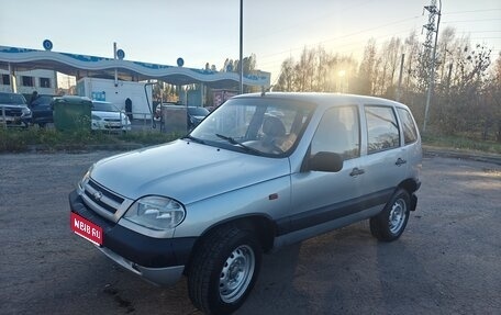 Chevrolet Niva I рестайлинг, 2003 год, 350 000 рублей, 1 фотография