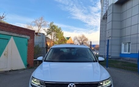 Volkswagen Tiguan II, 2018 год, 2 350 000 рублей, 1 фотография