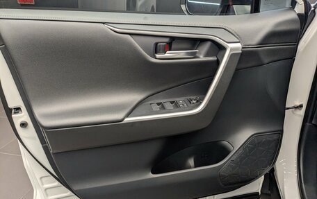 Toyota RAV4, 2021 год, 2 955 000 рублей, 10 фотография