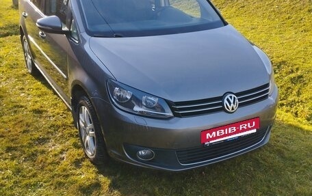 Volkswagen Touran III, 2010 год, 1 150 000 рублей, 2 фотография