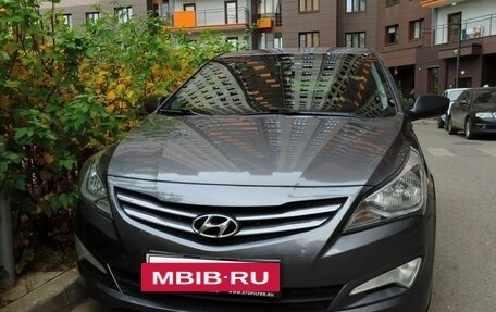 Hyundai Solaris II рестайлинг, 2015 год, 800 000 рублей, 4 фотография