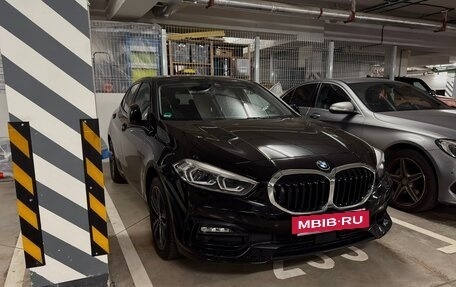 BMW 1 серия, 2020 год, 2 900 000 рублей, 3 фотография