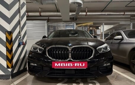 BMW 1 серия, 2020 год, 2 900 000 рублей, 2 фотография