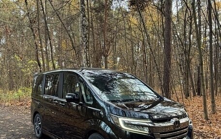 Honda Stepwgn IV рестайлинг, 2021 год, 2 500 000 рублей, 1 фотография