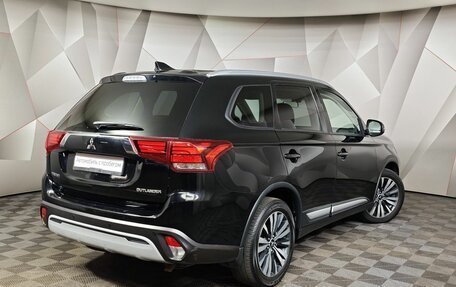 Mitsubishi Outlander III рестайлинг 3, 2019 год, 1 995 000 рублей, 2 фотография