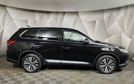 Mitsubishi Outlander III рестайлинг 3, 2019 год, 1 995 000 рублей, 6 фотография