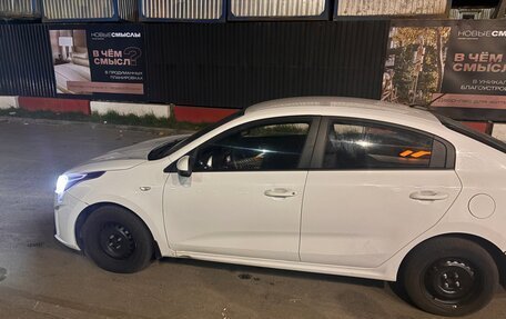 KIA Rio IV, 2021 год, 1 300 000 рублей, 1 фотография