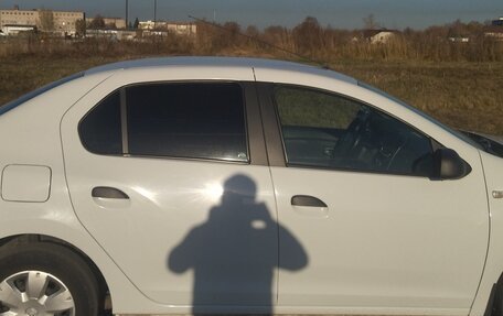 Renault Logan II, 2017 год, 860 000 рублей, 2 фотография
