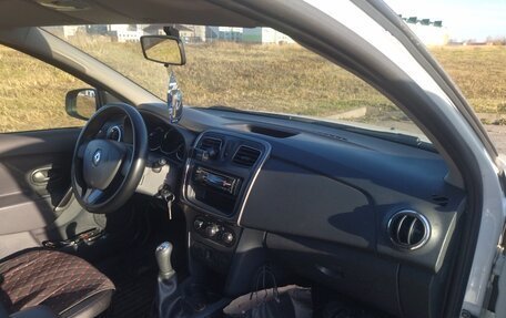Renault Logan II, 2017 год, 860 000 рублей, 6 фотография