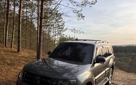 Mitsubishi Pajero IV рестайлинг 2, 2013 год, 1 850 000 рублей, 8 фотография