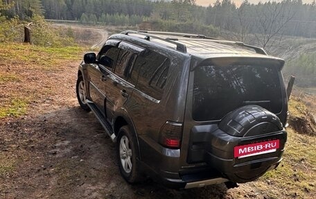Mitsubishi Pajero IV рестайлинг 2, 2013 год, 1 850 000 рублей, 2 фотография