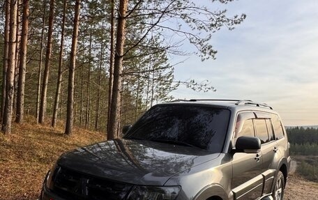 Mitsubishi Pajero IV рестайлинг 2, 2013 год, 1 850 000 рублей, 5 фотография