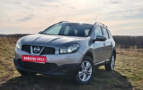 Nissan Qashqai+2 I, 2012 год, 989 000 рублей, 2 фотография