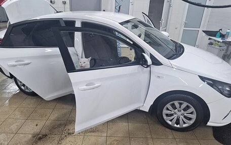 Hyundai Solaris II рестайлинг, 2021 год, 1 750 000 рублей, 3 фотография
