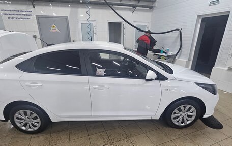 Hyundai Solaris II рестайлинг, 2021 год, 1 750 000 рублей, 6 фотография