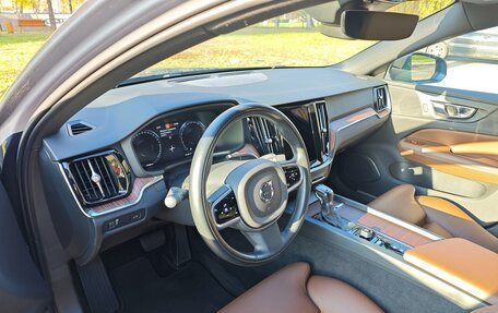 Volvo V60 Cross Country II, 2021 год, 4 400 000 рублей, 7 фотография