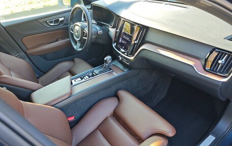 Volvo V60 Cross Country II, 2021 год, 4 400 000 рублей, 6 фотография