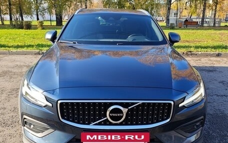 Volvo V60 Cross Country II, 2021 год, 4 400 000 рублей, 3 фотография