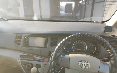 Toyota ISis I, 2008 год, 750 000 рублей, 7 фотография
