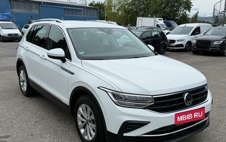 Volkswagen Tiguan II, 2023 год, 2 950 000 рублей, 1 фотография