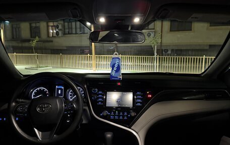 Toyota Camry, 2020 год, 2 200 000 рублей, 4 фотография