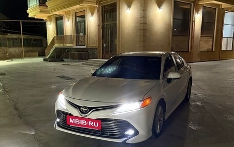 Toyota Camry, 2020 год, 2 200 000 рублей, 2 фотография