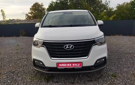 Hyundai H-1 II рестайлинг, 2018 год, 3 100 000 рублей, 1 фотография