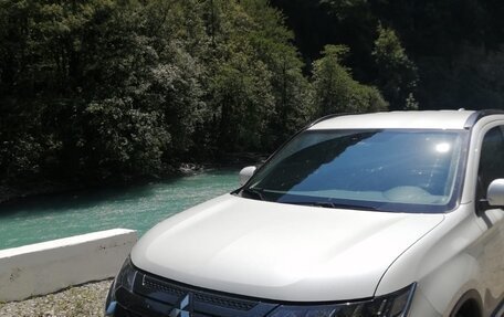 Mitsubishi Outlander III рестайлинг 3, 2021 год, 3 150 000 рублей, 1 фотография