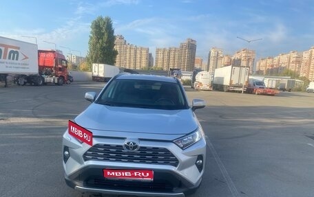 Toyota RAV4, 2019 год, 2 600 000 рублей, 1 фотография