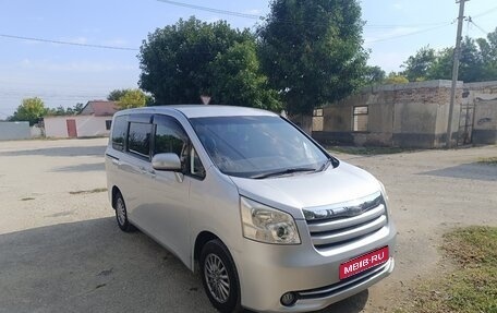 Toyota Noah III, 2007 год, 1 270 000 рублей, 1 фотография