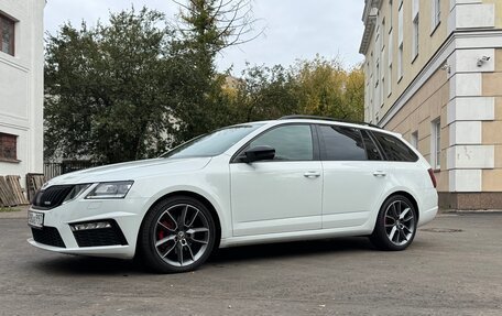 Skoda Octavia RS, 2019 год, 3 590 000 рублей, 3 фотография