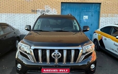 Toyota Land Cruiser Prado 150 рестайлинг, 2015 год, 3 550 000 рублей, 3 фотография