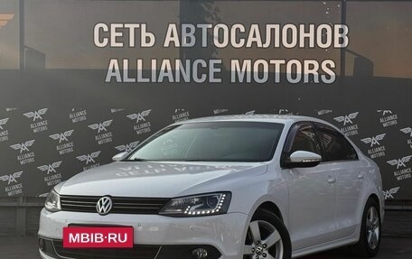 Volkswagen Jetta VII, 2013 год, 999 000 рублей, 3 фотография