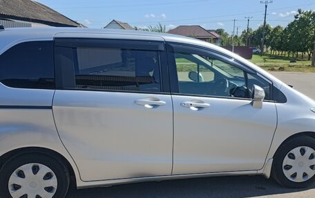 Honda Freed I, 2014 год, 1 300 000 рублей, 8 фотография